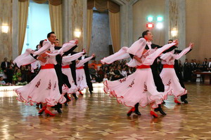 Formation Standard: восемь пар в танце. Formation Standard: восемь пар в танце.
