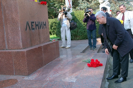 Зюганов поддержал Воронина