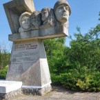 В Прикарпатье местные жители высказались против сноса памятников советским воинам