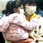 В КНР загадочный вирус-мутант заражает 7000 человек в день. Какие симптомы?