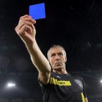 В футболе может появиться синяя карточка для удаления игрока с поля на 10 минут