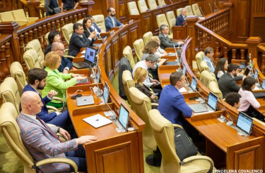 {Парламент ограничил расчеты наличными } Молдавские Ведомости