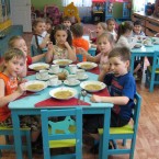 Пирожок с повидлом от Немеренко: минздрав предлагает уволить поваров детсадов