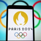 Париж задумал олимпийский заплыв пловцов в Сене  - грязной и мутной