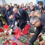 Дипломаты более ста государств возложили цветы к мемориалу жертв теракта в «Крокус Сити Холле»