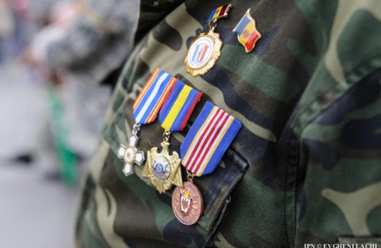 {День участия в боевых действиях идет за три при расчете трудового стажа} Молдавские Ведомости