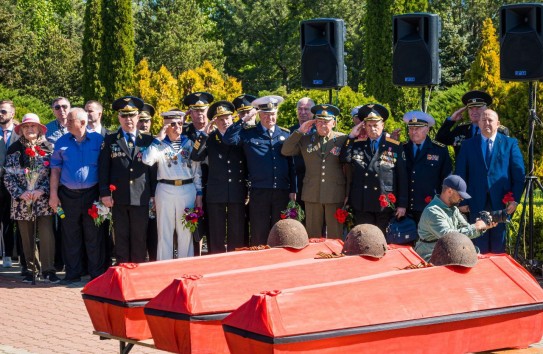 {На Шерпенском плацдарме захоронили останки 22 советских солдат, освобождавших Молдавию} Молдавские Ведомости