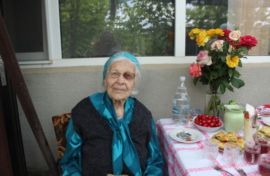 {Белорусская община и посольство Беларуси поздравили 101-летнего ветерана Нину Каспарян} Молдавские Ведомости