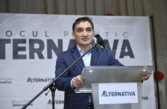 {Стояногло: Когда глава МИД РМ агитирует за кандидата в президенты Румынии, он забывает подать в отставку} Молдавские Ведомости