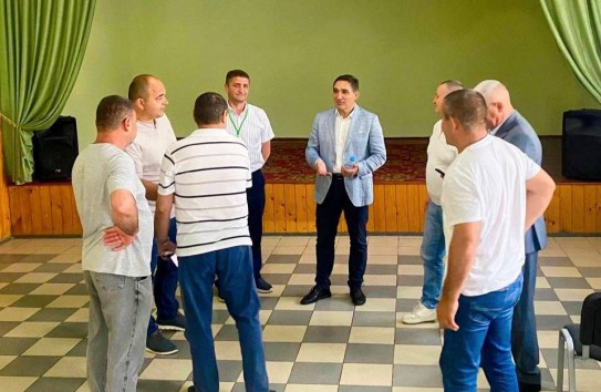 {Стояногло в Чутулештах: Власть бросает аграриев один на один с убыточной продажей} Молдавские Ведомости