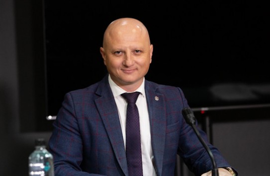 {Депутат PAS Дориан Истрати: 110 000 граждан РМ получают зарплату выше 1000 евро} Молдавские Ведомости
