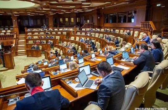 {Парламент разрешает отстраненным прокурорам работать в частном секторе} Молдавские Ведомости