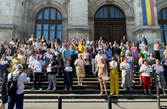 {Протесты в Румынии после решения нового правительства о бюджетных сокращениях} Молдавские Ведомости