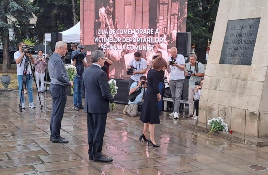 {На митинге памяти "жертв советского режима" снова использовали фейковые фотографии} Молдавские Ведомости