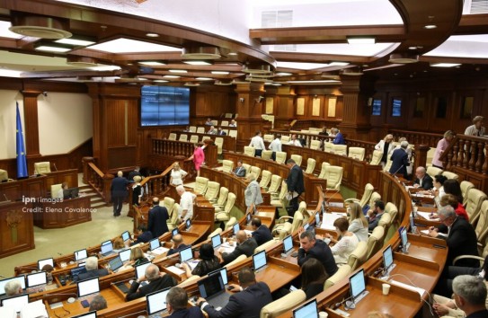 {Социалисты и коммунисты покинули заседание парламента и вышли на протест} Молдавские Ведомости