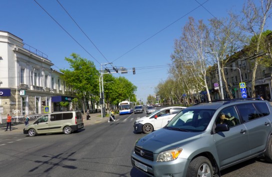 {Неправильно припаркованные автомобили больше не будут эвакуировать} Молдавские Ведомости