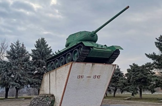 {В Кагуле прошел митинг в защиту советского танка Т-34 от Немеренко} Молдавские Ведомости