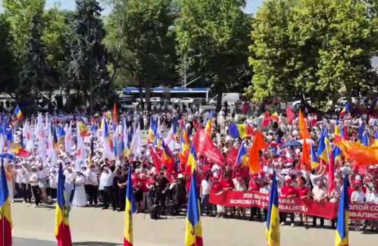 {В центре Кишинева проходит крупный митинг оппозиции «За Молдову»} Молдавские Ведомости