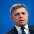 Фицо обвиняет Британию в оплате услуг влиятельных лиц для вмешательства в выборы 