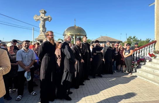 {Прихожане храма в Гринауцах - Бессарабской митрополии: "Оставьте нас в покое"} Молдавские Ведомости