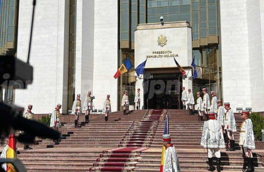 {Politico: Макрон, Туск и Мерц в Кишиневе хотят поддержать Санду} Молдавские Ведомости