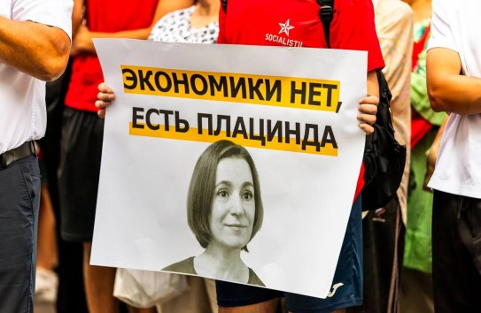 {Доходы бюджета уже идут в основном на оплату долгов – но все участники выборов об этом молчат} Молдавские Ведомости