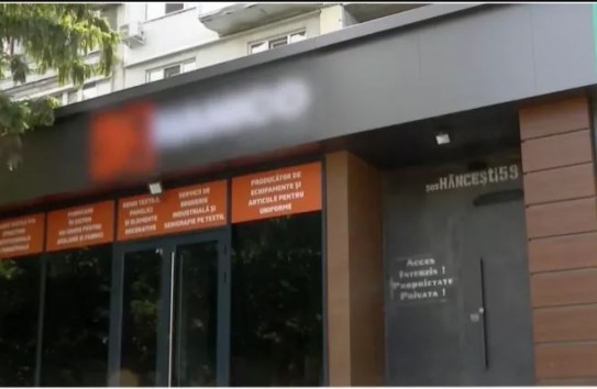 {В Кишиневе бизнесмен забетонировал вход в пятиэтажку. Жильцам - аварийный выход} Молдавские Ведомости