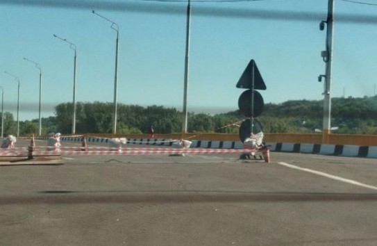 {Цепью перекрыли пешеходную часть моста через Днестр в районе Рыбницы} Молдавские Ведомости