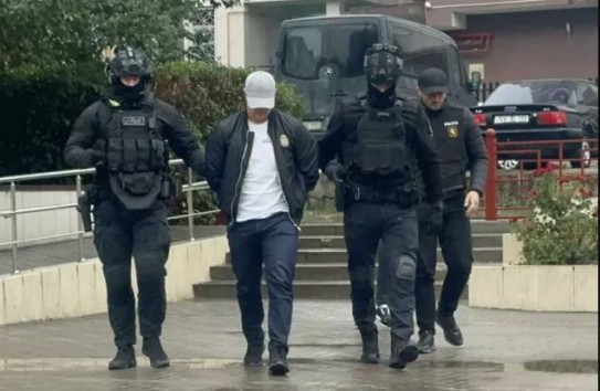 {Цуцу привезли в суд под конвоем: прокуроры настаивают на аресте} Молдавские Ведомости