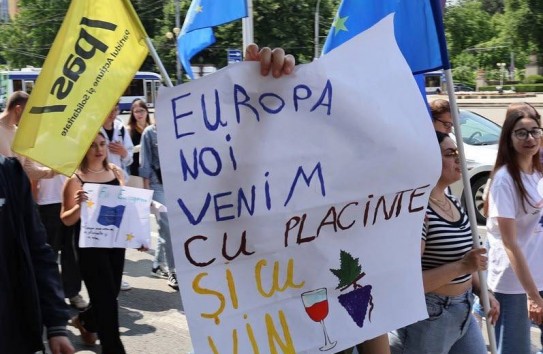 {55 евродепутатов просят открыть переговоры о присоединении РМ к ЕС: это 7,6 процента} Молдавские Ведомости