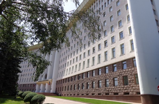 {В парламенте сформированы шесть фракций, из них пять - в оппозиции к PAS} Молдавские Ведомости
