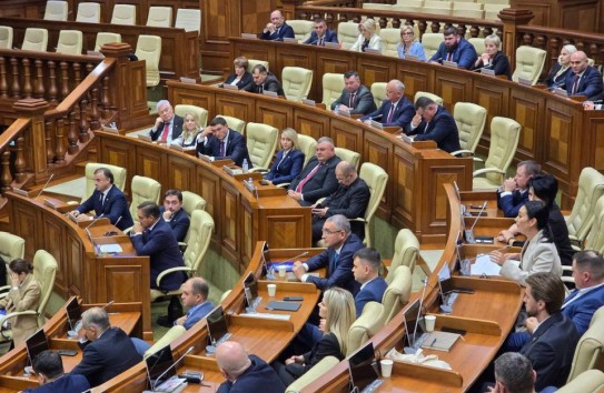 {PAS убеждена, что удастся сохранить единство фракции, хотя восемь мандатов потеряны} Молдавские Ведомости