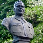 В Каневе снесли памятник Аркадию Гайдару