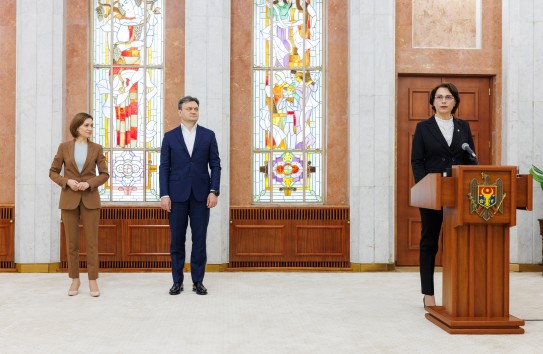 {Красное и черное от Даниелы Мисаил-Никитин} Молдавские Ведомости