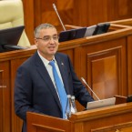 Усатый жалуется, что Москва не удовлетворяет его просьбу об отказе от гражданства РФ