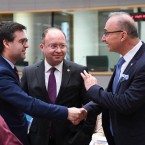 Попеску сдал мандат депутата