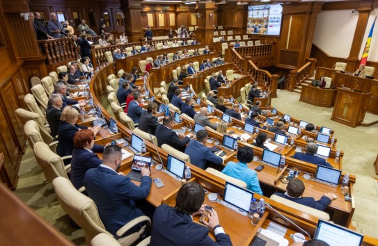 {Восемь депутатов от ПДС подали заявления о сложении полномочий} Молдавские Ведомости