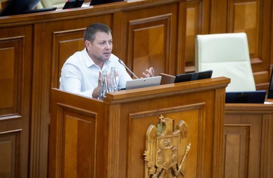 {Стефанко: Министры с зарплатой в миллион лей не отличают ячмень от пшеницы} Молдавские Ведомости