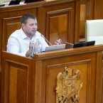 Стефанко: Министры с зарплатой в миллион лей не отличают ячмень от пшеницы