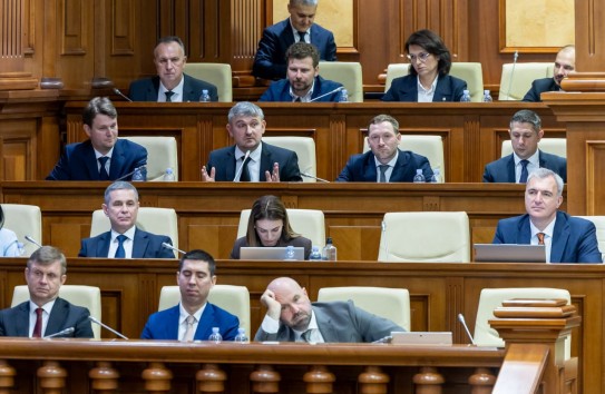 {Лисневский: Правительство Мунтяну - это реставрация прежней управленческой модели} Молдавские Ведомости