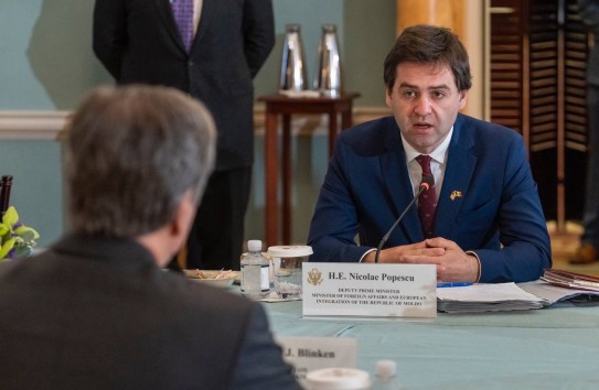 {Попеску одобряет идею "получленства" Молдовы в ЕС} Молдавские Ведомости