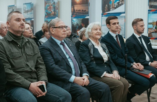 {Доломать все, что не украдено и не разрушено? } Молдавские Ведомости