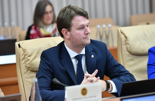 {Министр финансов не считает проблемой приостановку траншей МВФ объемом в 2,9 миллиарда } Молдавские Ведомости