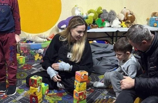 {В какую сумму Киеву обошлось показное общение Анджелины Джоли с украинскими детьми} Молдавские Ведомости