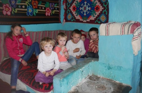 {Дети Молдовы — между политическим пиаром и реальностью} Молдавские Ведомости