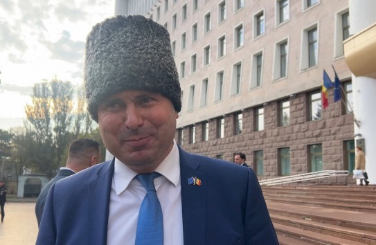 {Костюк получил первую зарплату депутата - 6 тысяч лей за восемь дней} Молдавские Ведомости