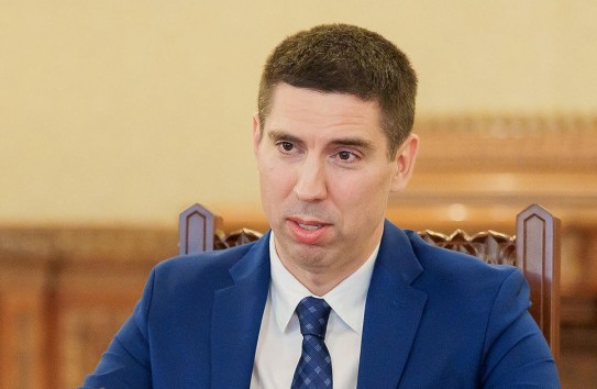 {Логика Попшоя: стреляем себе в правую ногу – но не стреляем в левую } Молдавские Ведомости