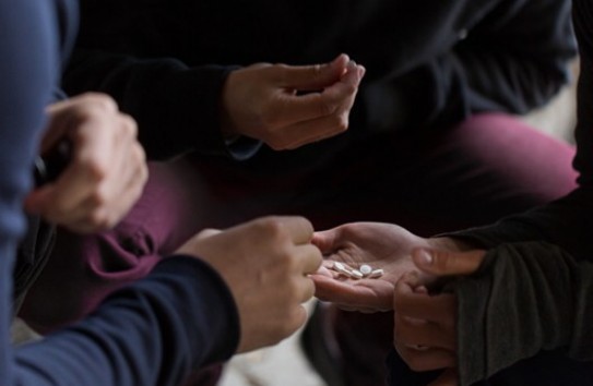 {Власти обещают ввести тюремное наказание за распространение наркотиков среди несовершеннолетних} Молдавские Ведомости