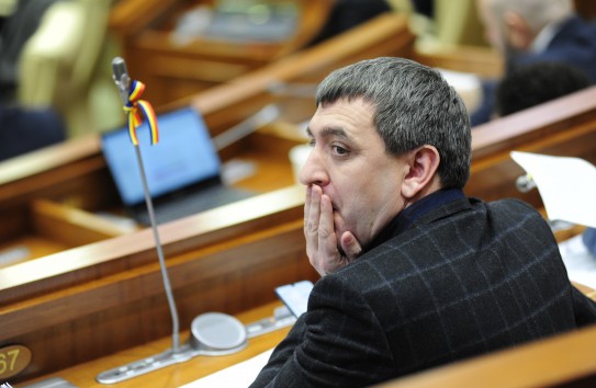 {Карп: В Молдове нет наказания за незаконный оборот оружия} Молдавские Ведомости