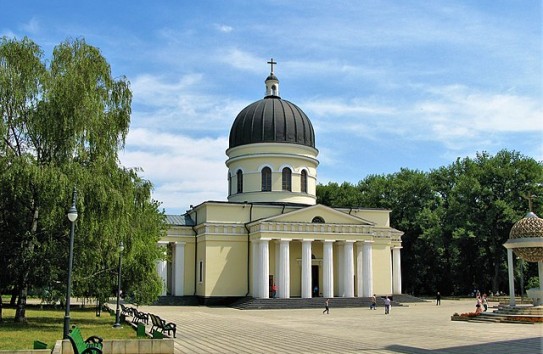 {Митрополия Молдовы опровергла информацию о «лишении прав на сотни храмов» } Молдавские Ведомости